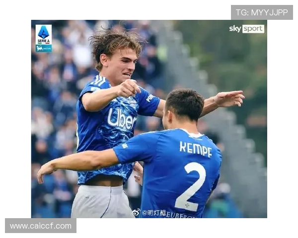 瓦拉内社媒晒与温格亨利合照观战科莫尤文重温足球传奇时刻